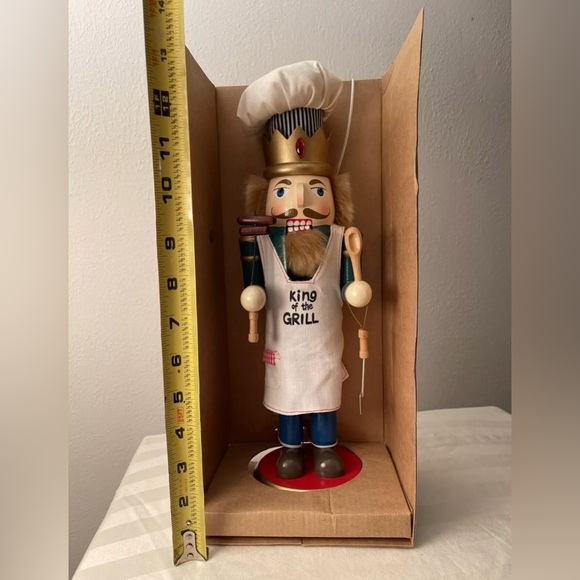 King of The Grill Wooden Nutcracker 15" Hot Dogs, Grill Tools, Apron, Chef Hat - Picture 6 of 6
